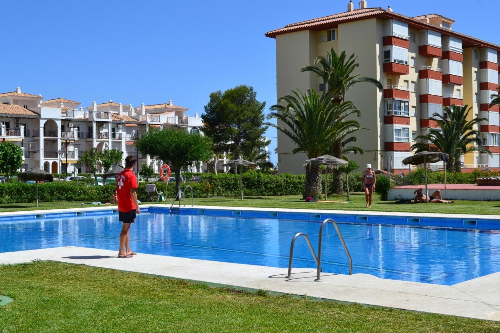 Spacious 1 Bedroom Apartment, Beach Front, Torrox Costa Exterior photo